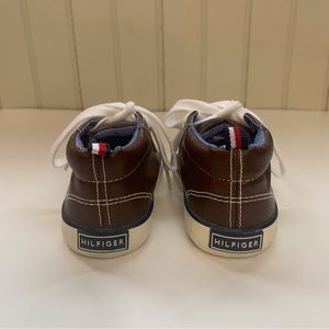 Tommy Hilfiger DK Brown Faux Leather High Top Sneaker BOY 6 Toddler Like New